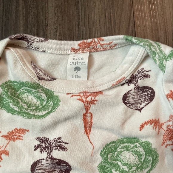 Kate Quinn Cream Bodysuit with Green and Orange Vegetable Print size 6/12M - Picture 3 of 4